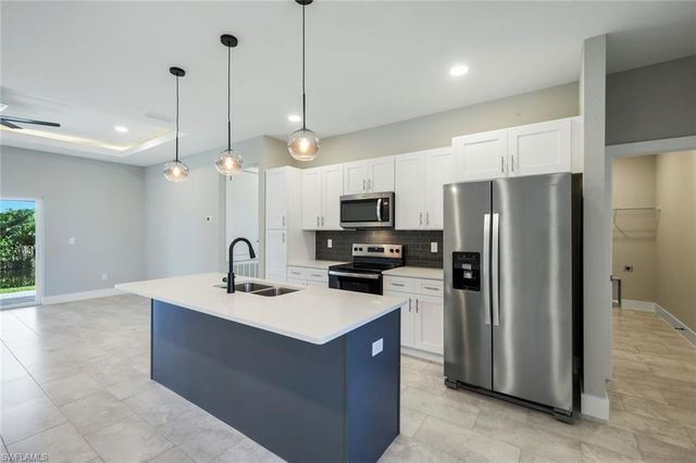 421 NE 19th TER, Cape Coral, FL 33909