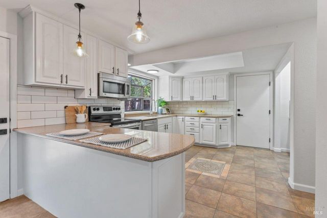 1661 Fairfield Ave, Fairfield, CA 94533