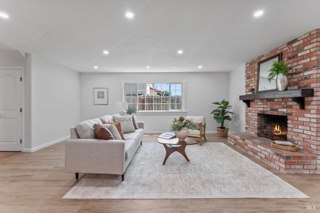 1661 Fairfield Ave, Fairfield, CA 94533