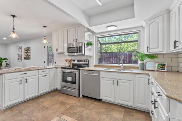 1661 Fairfield Ave, Fairfield, CA 94533