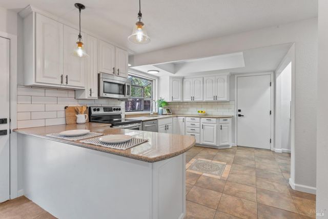 1661 Fairfield Ave, Fairfield, CA 94533