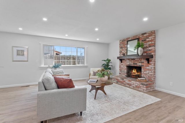 1661 Fairfield Ave, Fairfield, CA 94533