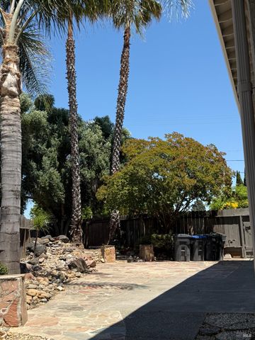 1661 Fairfield Ave, Fairfield, CA 94533