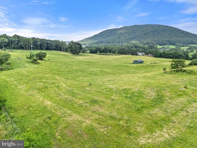 10674 ADA RD, Marshall, VA 20115