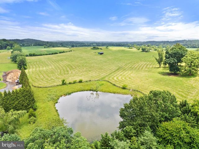 10674 ADA RD, Marshall, VA 20115