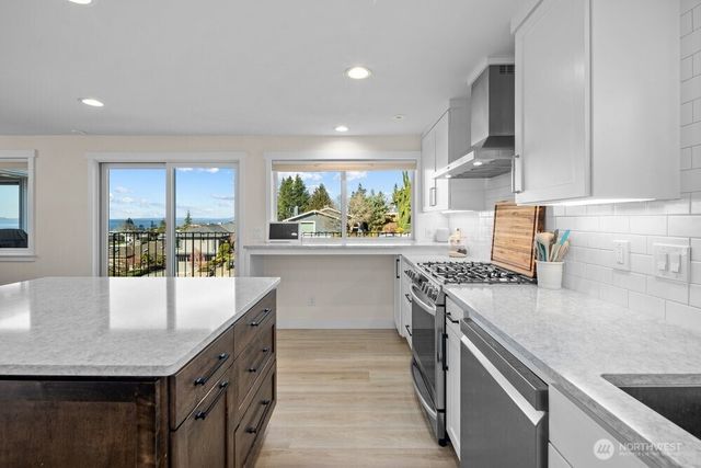 712 Alder Street, Edmonds, WA 98020