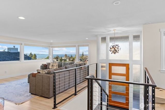 712 Alder Street, Edmonds, WA 98020