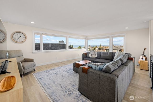 712 Alder Street, Edmonds, WA 98020