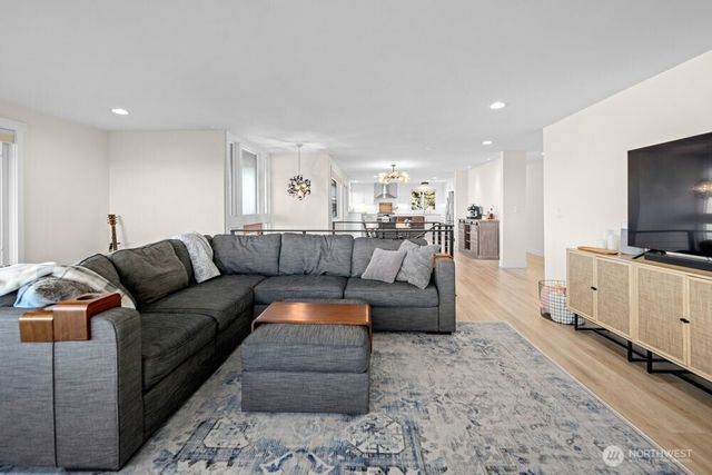 712 Alder Street, Edmonds, WA 98020