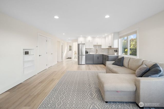 712 Alder Street, Edmonds, WA 98020