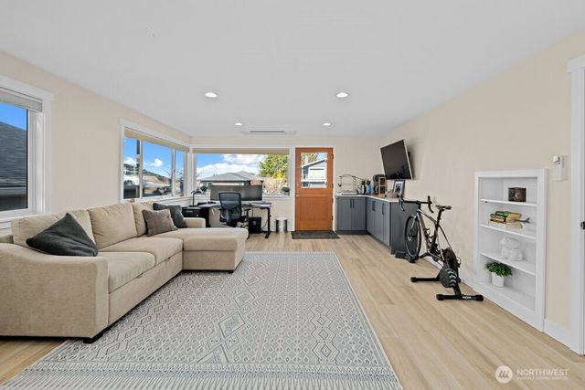 712 Alder Street, Edmonds, WA 98020