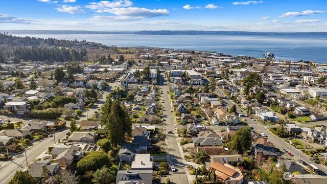 712 Alder Street, Edmonds, WA 98020