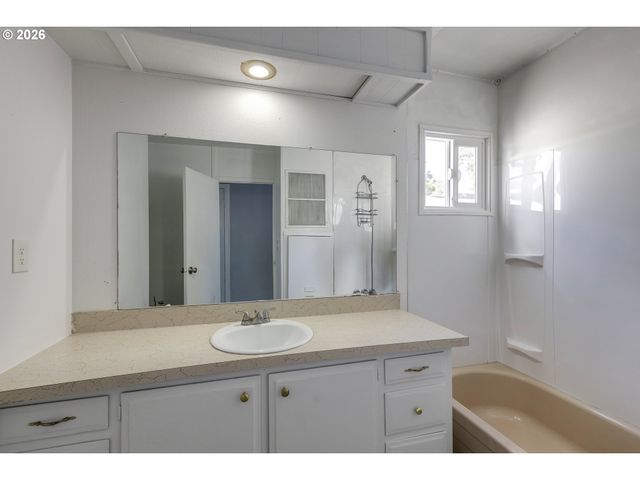 316 Sw BASELINE St 3, Hillsboro, OR 97123