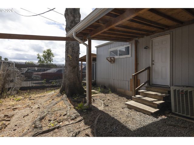 316 Sw BASELINE St 3, Hillsboro, OR 97123