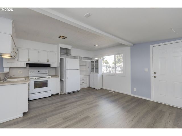 316 Sw BASELINE St 3, Hillsboro, OR 97123