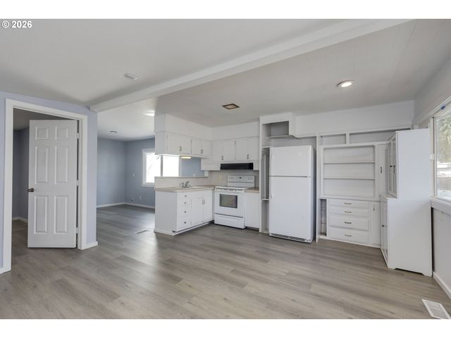 316 Sw BASELINE St 3, Hillsboro, OR 97123