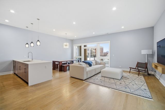 725 W 17th Street 3, Chicago, IL 60616