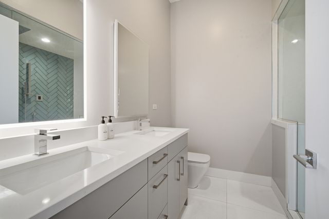 725 W 17th Street 3, Chicago, IL 60616