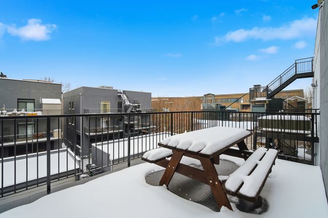 725 W 17th Street 3, Chicago, IL 60616