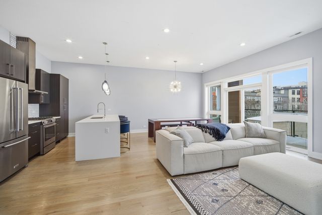 725 W 17th Street 3, Chicago, IL 60616