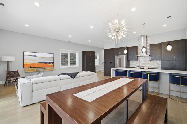 725 W 17th Street 3, Chicago, IL 60616