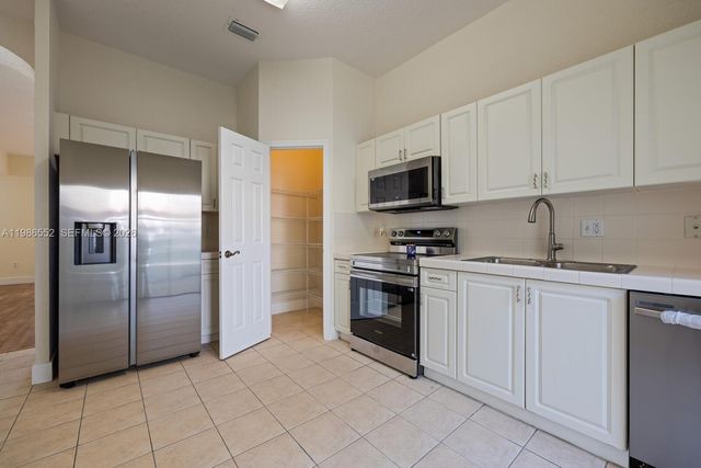 1947 SE 24th Ter, Homestead, FL 33035