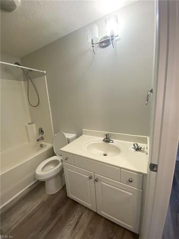 2363 Old Greenbrier RD, Chesapeake, VA 23325