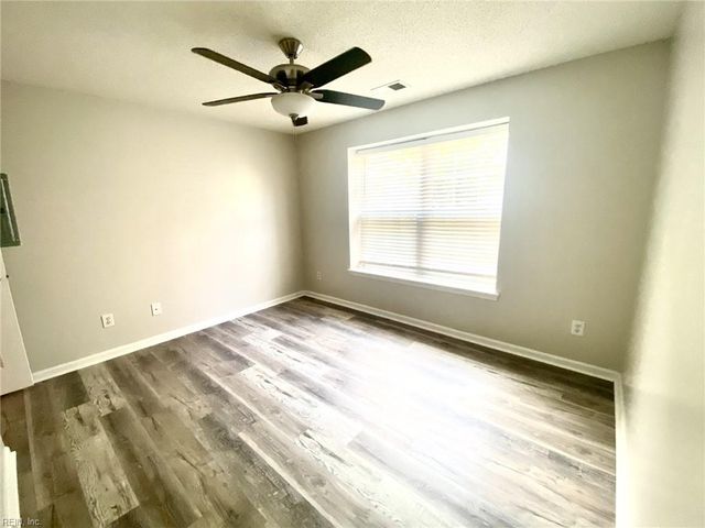 2363 Old Greenbrier RD, Chesapeake, VA 23325