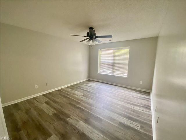 2363 Old Greenbrier RD, Chesapeake, VA 23325