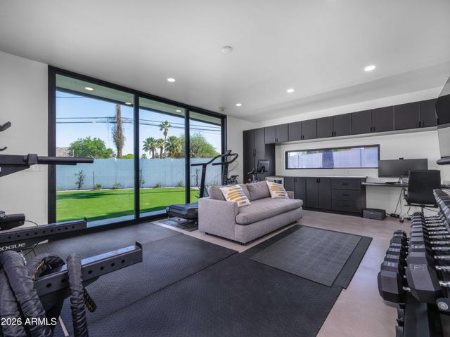 9841 N 35TH Street, Phoenix, AZ 85028
