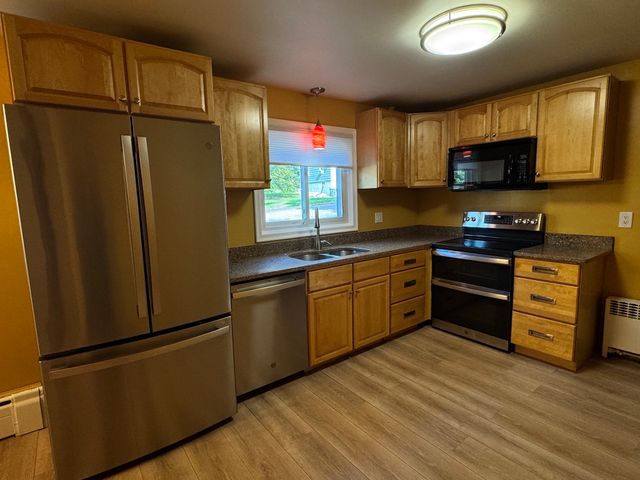 56 Valleyview Rd, Leominster, MA 01453
