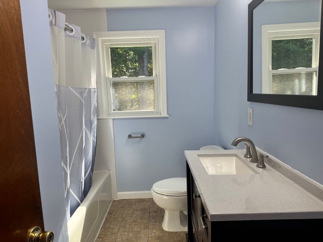 56 Valleyview Rd, Leominster, MA 01453