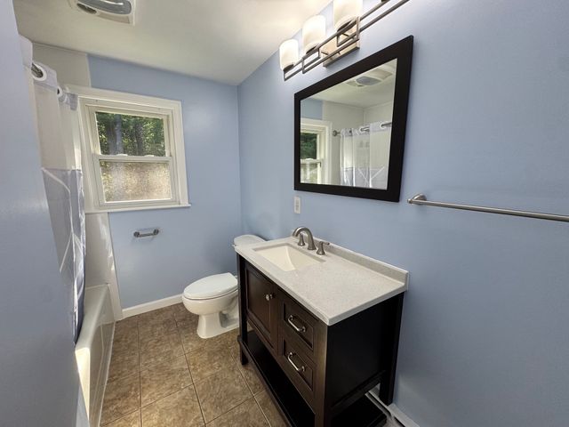 56 Valleyview Rd, Leominster, MA 01453