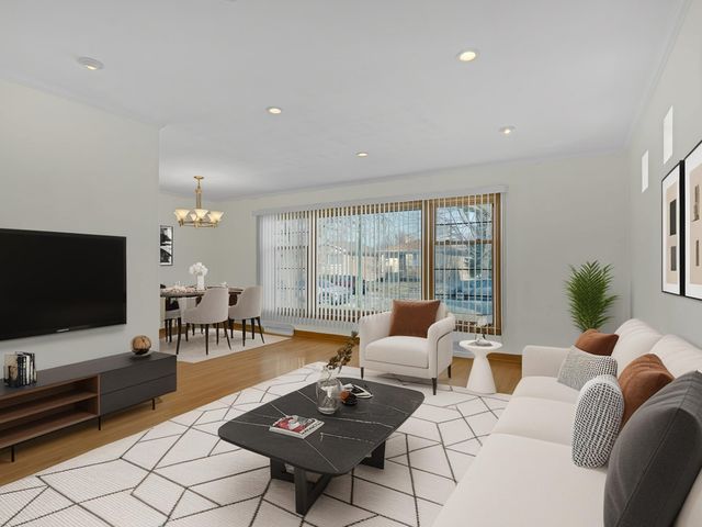 4928 N New England Avenue, Chicago, IL 60656