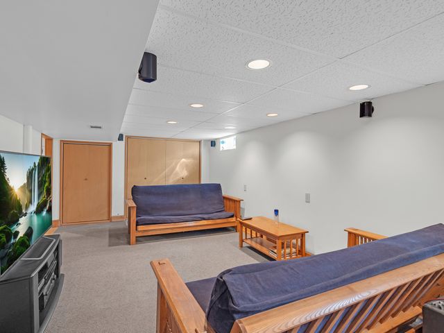 4928 N New England Avenue, Chicago, IL 60656