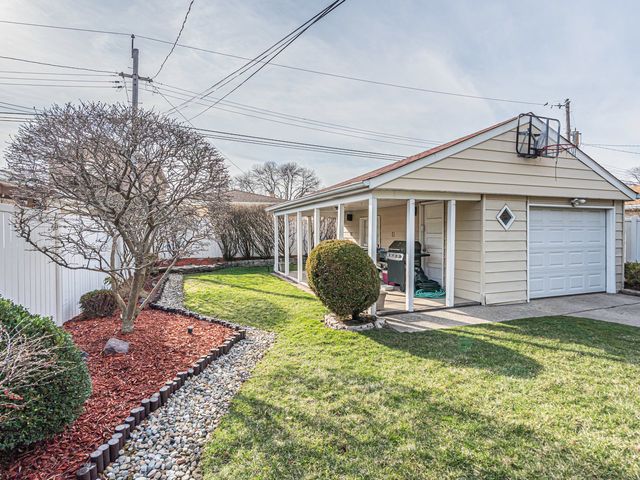 4928 N New England Avenue, Chicago, IL 60656