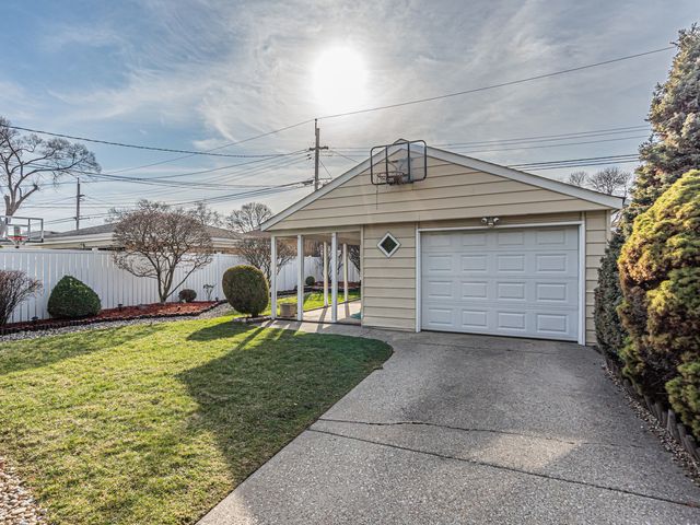 4928 N New England Avenue, Chicago, IL 60656