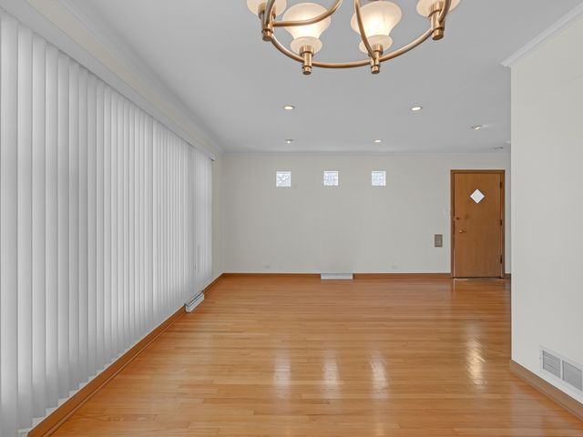 4928 N New England Avenue, Chicago, IL 60656