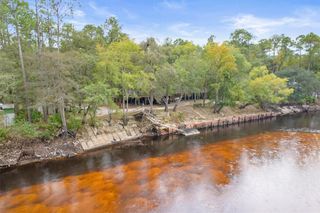 944 Warners Landing, Hortense, GA 31543