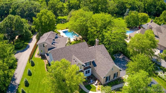 3201 Greenwood Lane, St. Charles, IL 60175