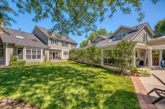 3201 Greenwood Lane, St. Charles, IL 60175