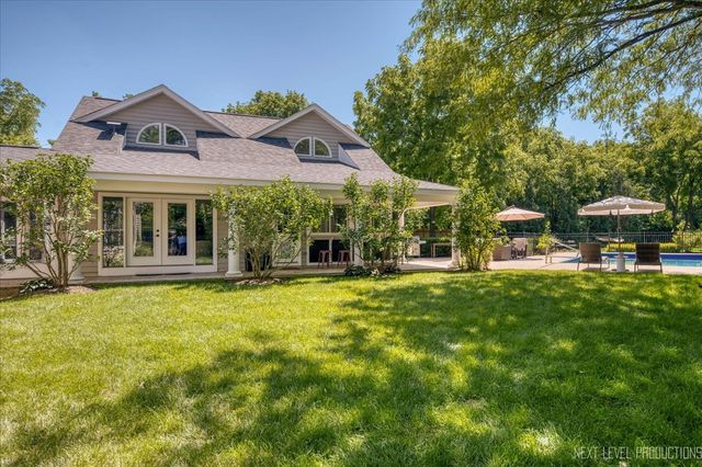 3201 Greenwood Lane, St. Charles, IL 60175