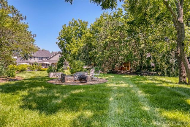 3201 Greenwood Lane, St. Charles, IL 60175