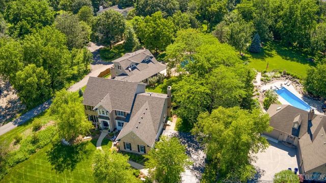 3201 Greenwood Lane, St. Charles, IL 60175