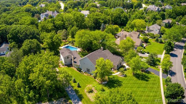 3201 Greenwood Lane, St. Charles, IL 60175