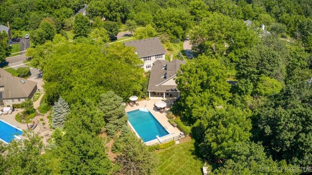 3201 Greenwood Lane, St. Charles, IL 60175