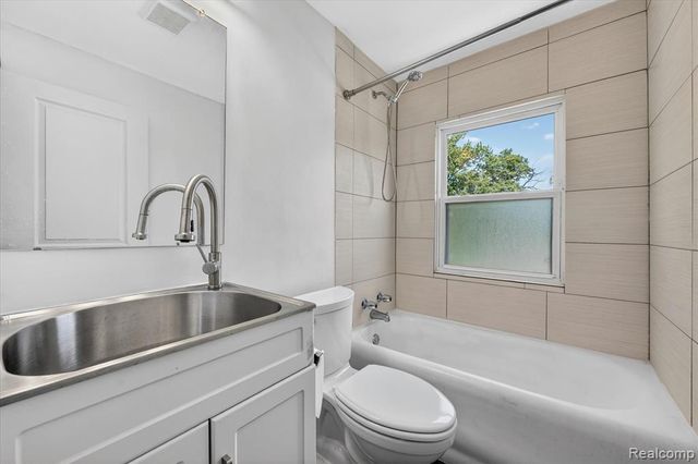 351 Edgewood Place, Ferndale, MI 48220