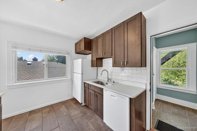 351 Edgewood Place, Ferndale, MI 48220