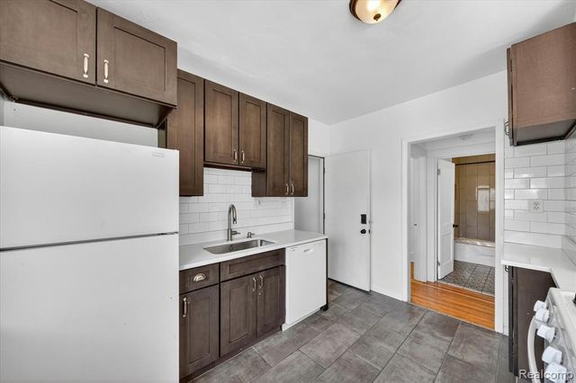 351 Edgewood Place, Ferndale, MI 48220