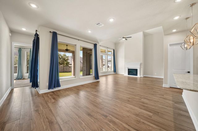 1015 Groveton Ridge Lane, Pinehurst, TX 77362
